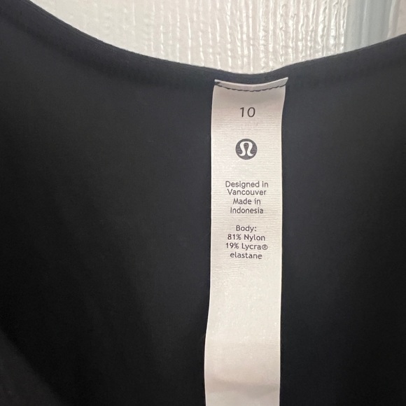 Lululemon athletic crop top size 10 - Picture 4 of 4